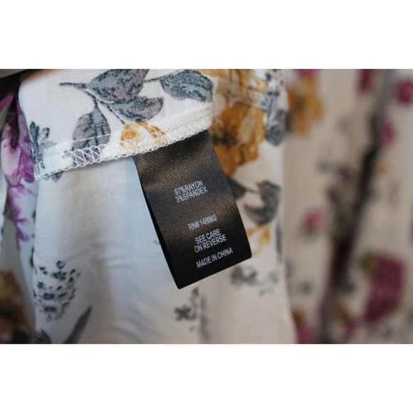 Torrid White Floral Challis Button Blouse Women's Plus Size 4 4X H14448 - Picture 10 of 11